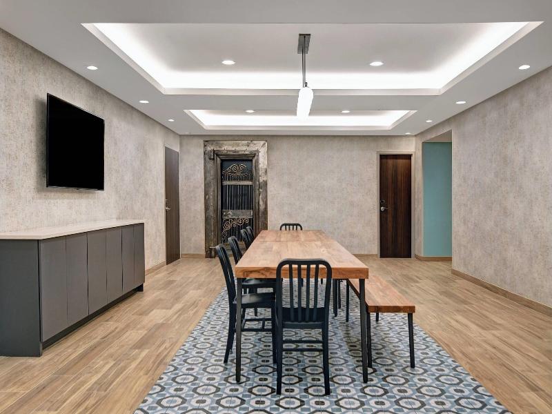 Towneplace Suites By Marriott Cincinnati Downtown image