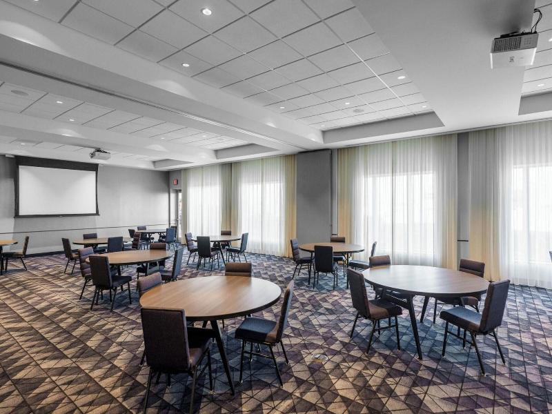 Courtyard By Marriott Indianapolis Fishers image