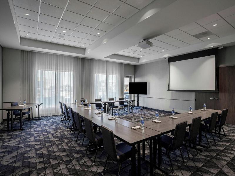 Courtyard By Marriott Indianapolis Fishers image
