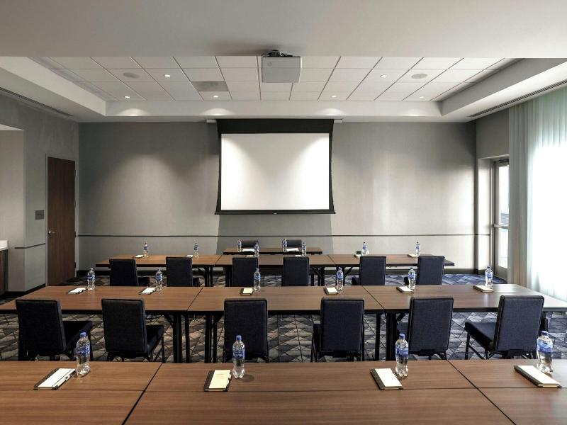 Courtyard By Marriott Indianapolis Fishers image