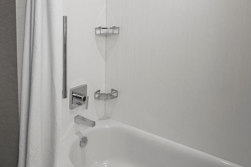 Courtyard By Marriott Indianapolis Fishers image
