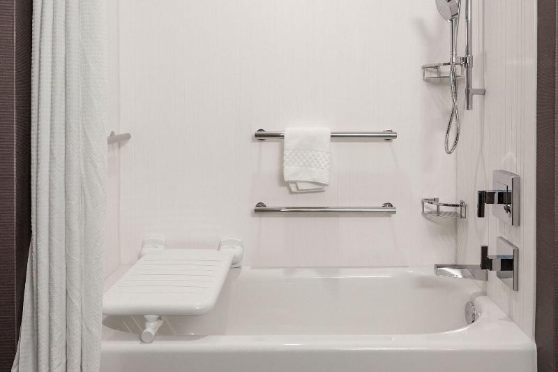 Courtyard By Marriott Indianapolis Fishers image