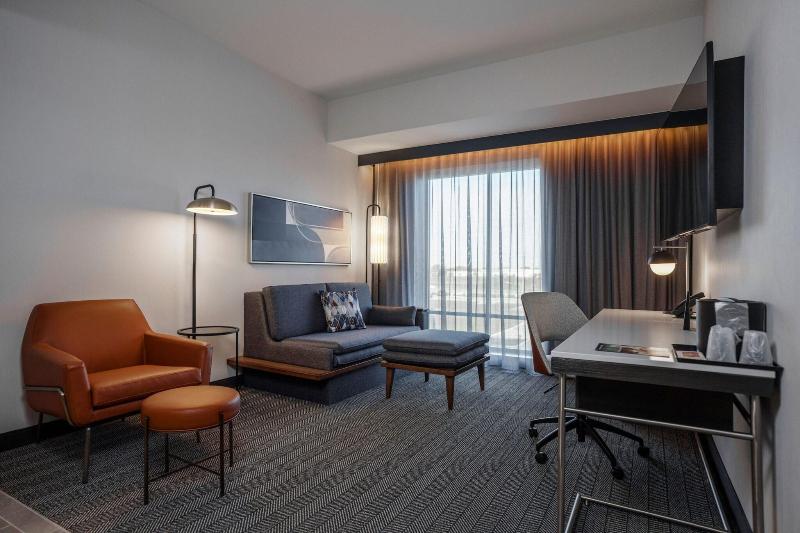 Courtyard By Marriott Indianapolis Fishers image