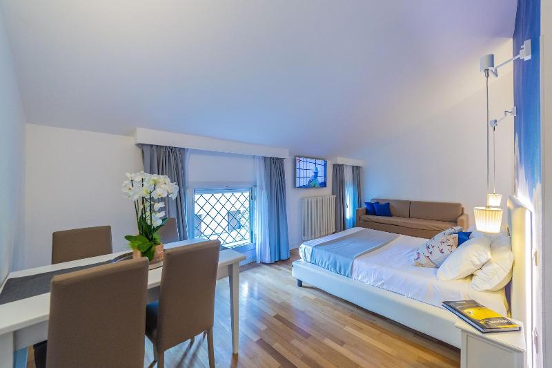 Marina Centro Suite image