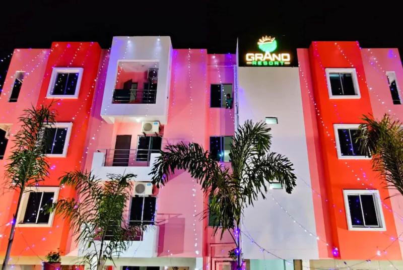 Goroomgo Grand Resort Puri image