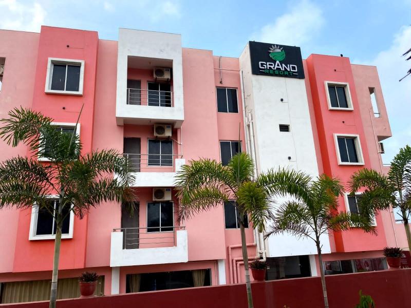 Goroomgo Grand Resort Puri image