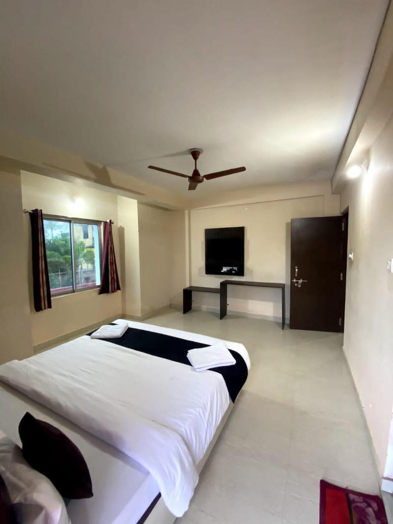 Goroomgo Grand Resort Puri image
