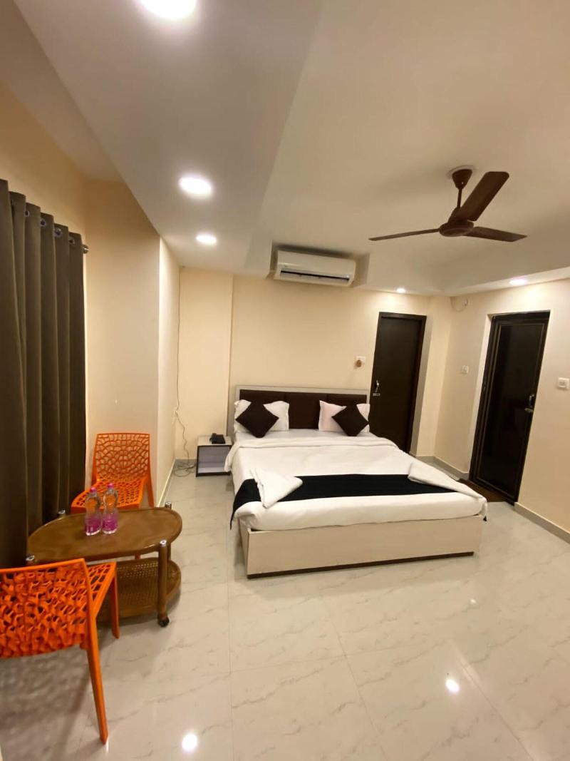Goroomgo Grand Resort Puri image