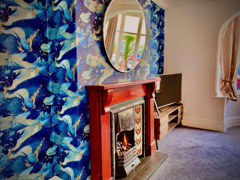 Captivating 4-bed Hot Tub House In Blackpool — photo 3