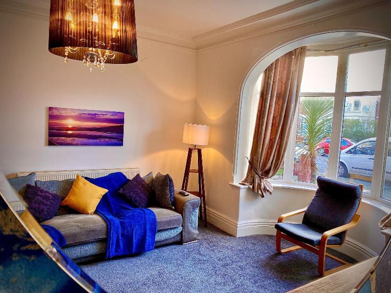 Captivating 4-bed Hot Tub House In Blackpool — photo 5