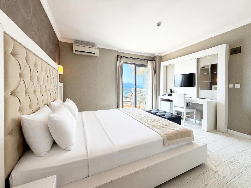 Romance Beach image