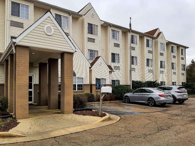Starkville Inn and Suites image