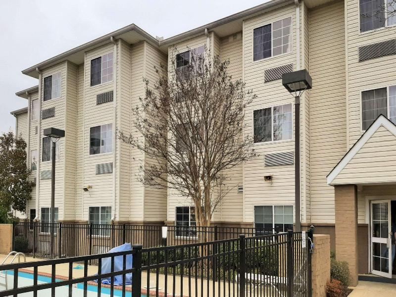 Starkville Inn and Suites image