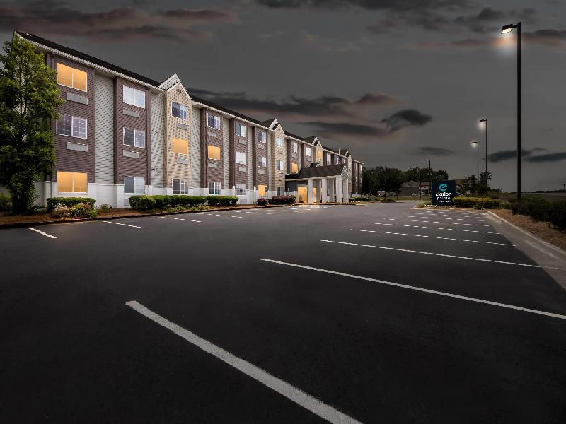 Starkville Inn and Suites — general view