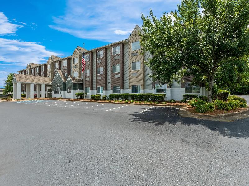 Starkville Inn and Suites — general view