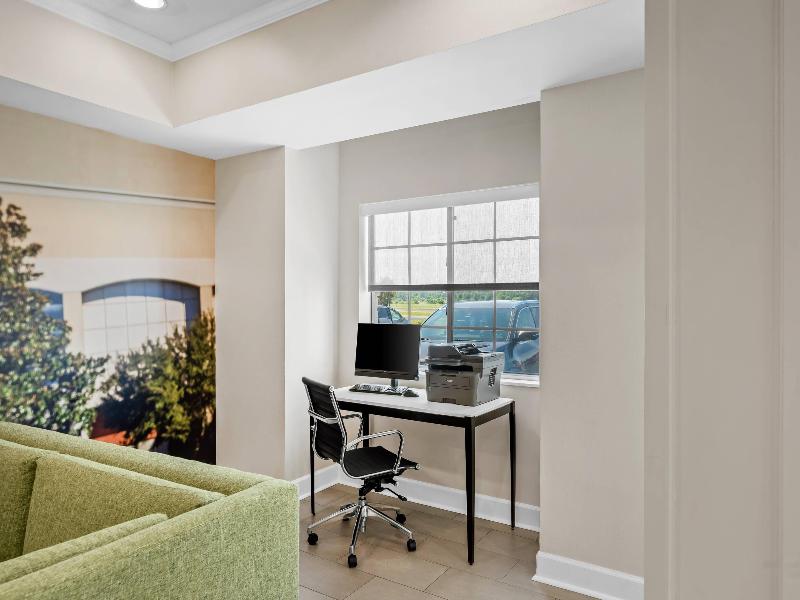 Starkville Inn and Suites