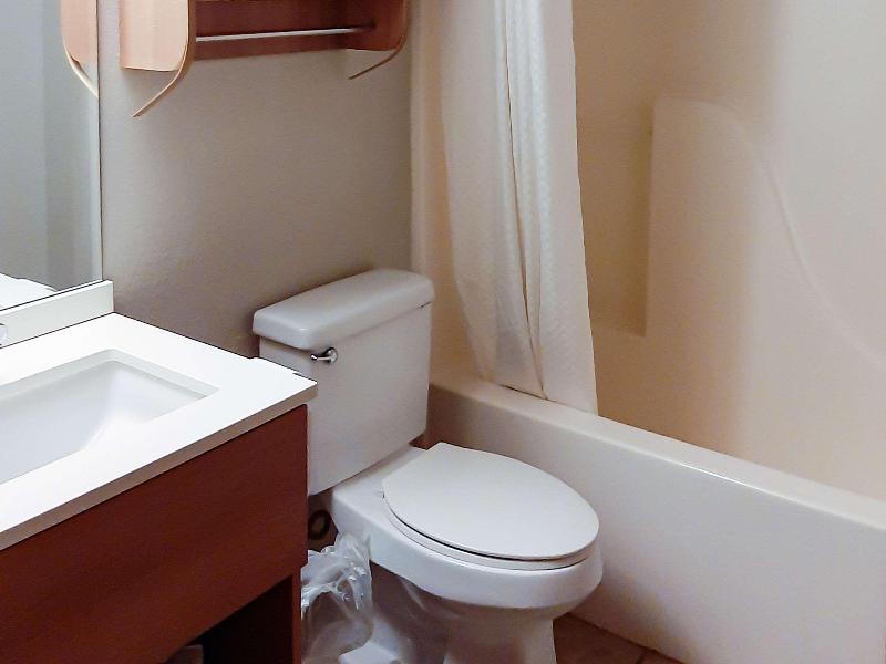 Starkville Inn and Suites image