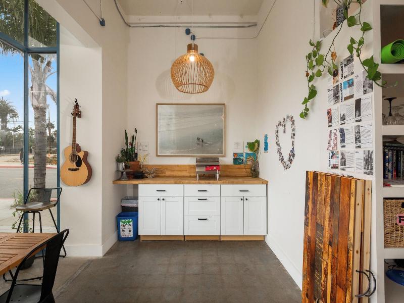ITH Santa Barbara Surf Hostel image