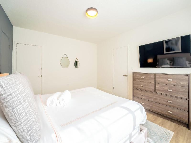Praia Boutique Hotel And Residences image