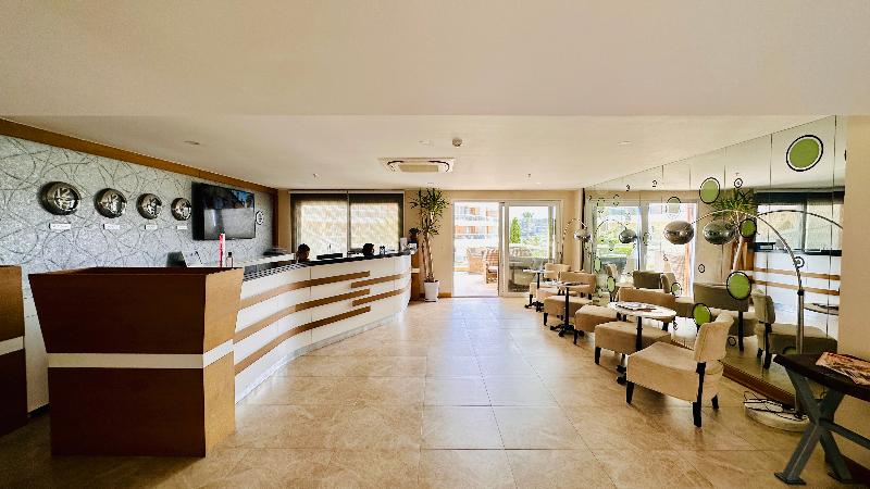 Lobby & Reception