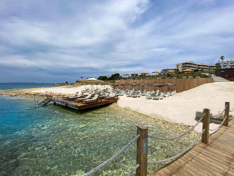 Beach & Waterfront
