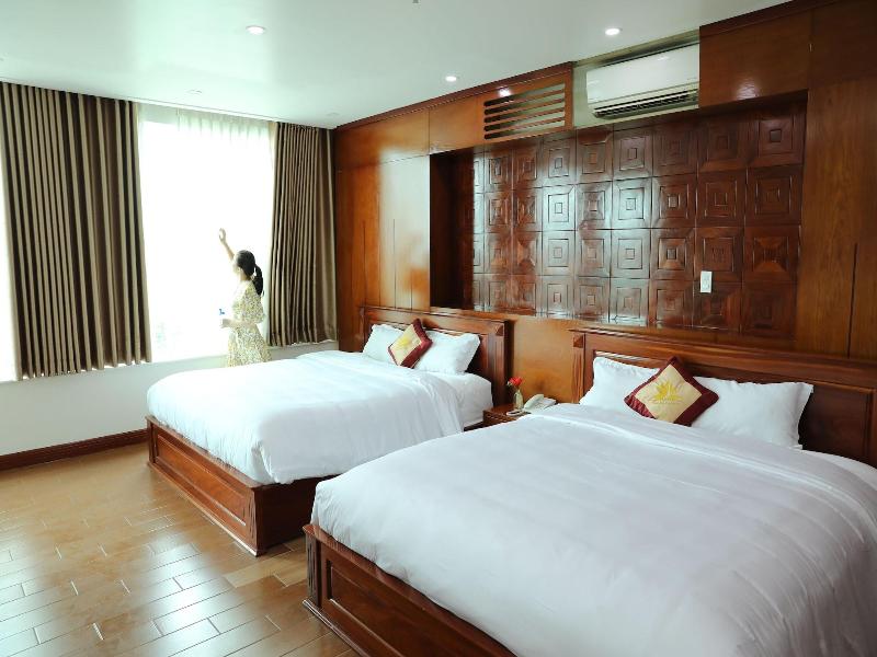 Thanh Vinh Hotel and Apartments image