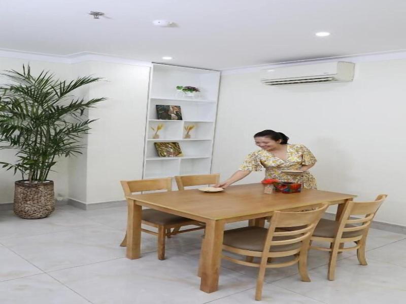 Thanh Vinh Hotel and Apartments image