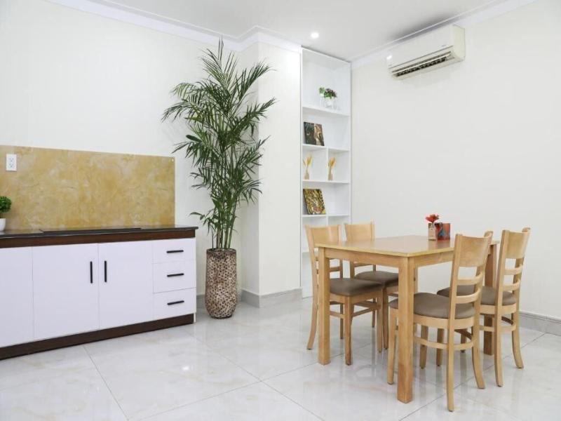 Thanh Vinh Hotel and Apartments image