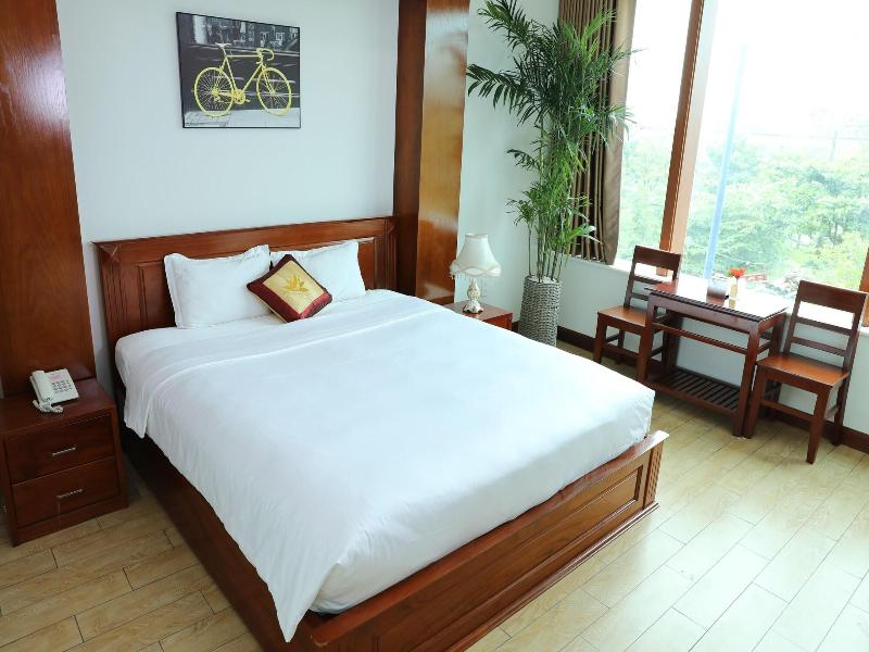 Thanh Vinh Hotel and Apartments image