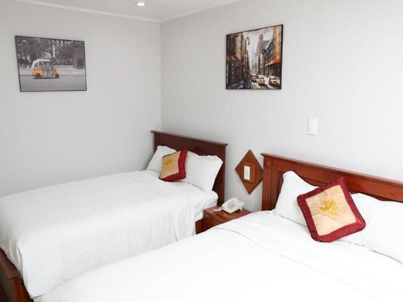 Thanh Vinh Hotel and Apartments image
