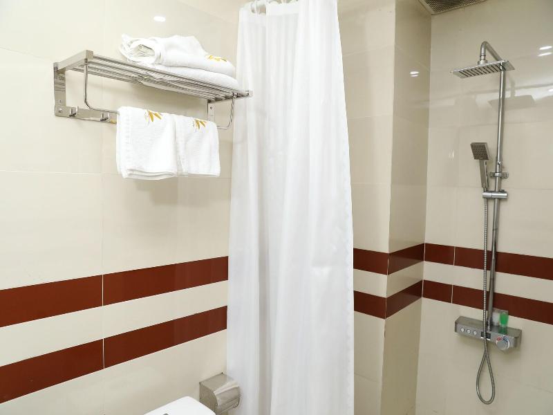 Thanh Vinh Hotel and Apartments image