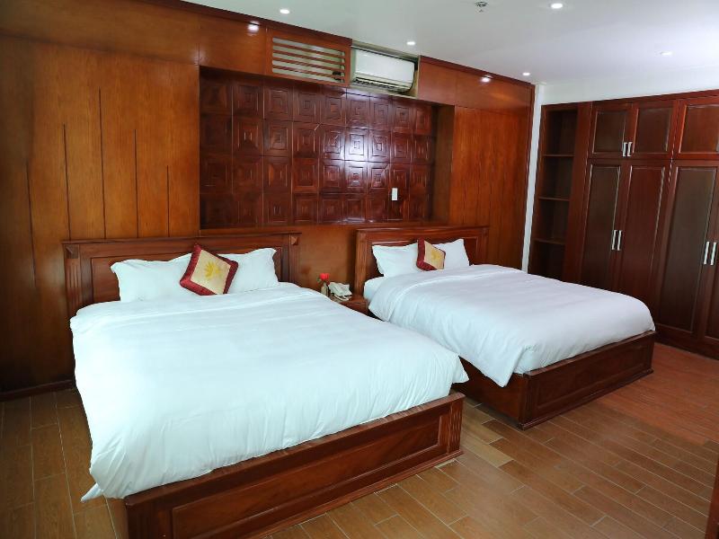 Thanh Vinh Hotel and Apartments image