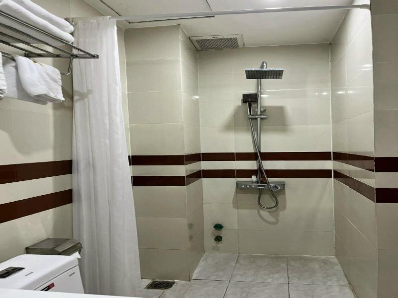 Thanh Vinh Hotel and Apartments image