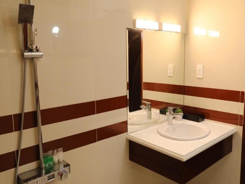 Thanh Vinh Hotel and Apartments image