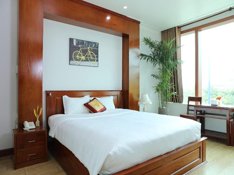 Thanh Vinh Hotel and Apartments image