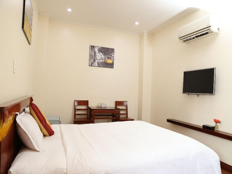 Thanh Vinh Hotel and Apartments image