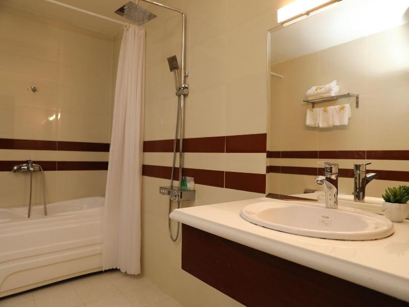 Thanh Vinh Hotel and Apartments image