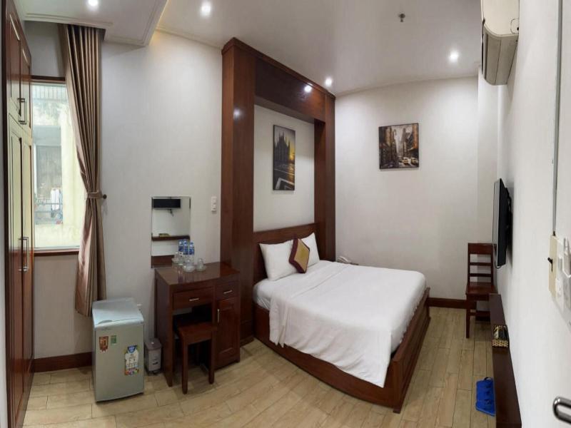 Thanh Vinh Hotel and Apartments image