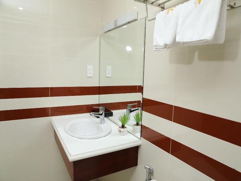 Thanh Vinh Hotel and Apartments image