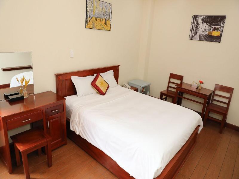 Thanh Vinh Hotel and Apartments image