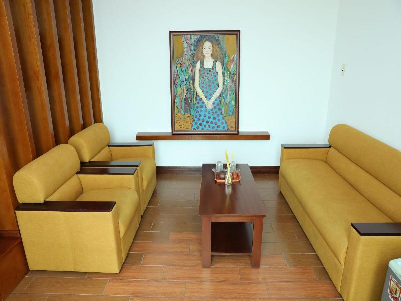 Thanh Vinh Hotel and Apartments image