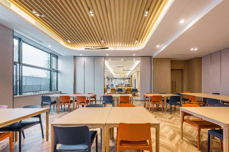 Holiday Inn Express Jiangmen East Station image