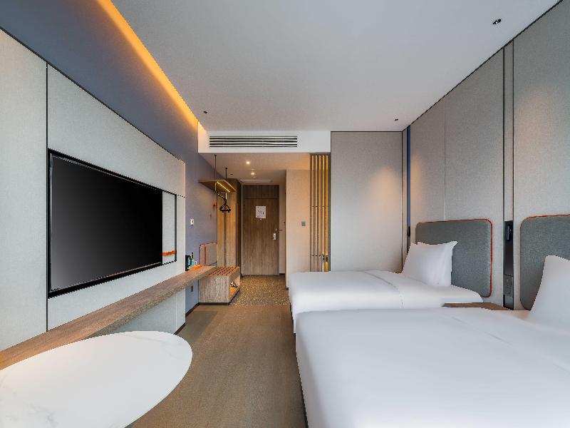 Holiday Inn Express Jiangmen East Station image
