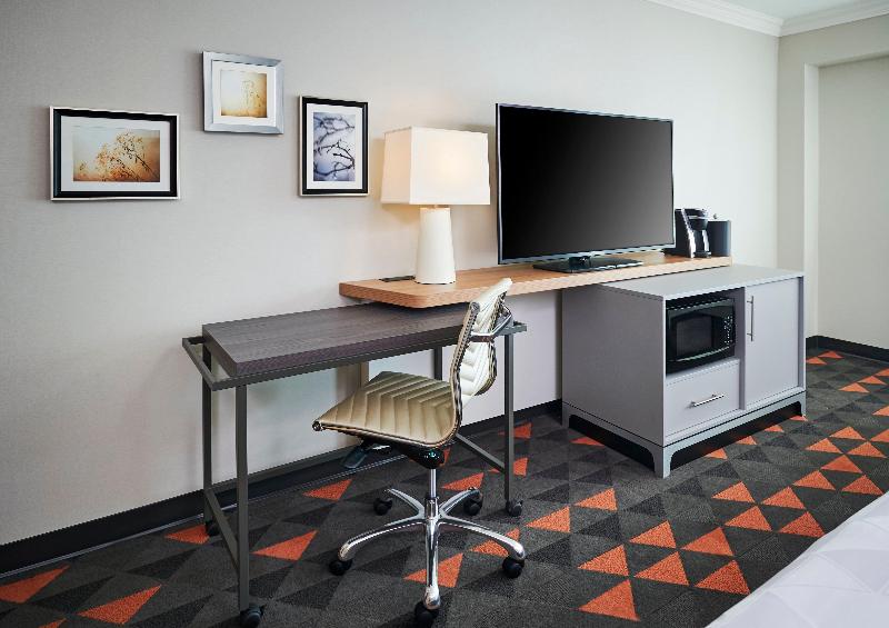 Holiday Inn Hotel & Suites Oakville Bronte IHG image
