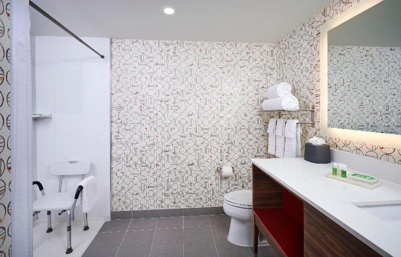 Holiday Inn Hotel & Suites Oakville Bronte IHG image