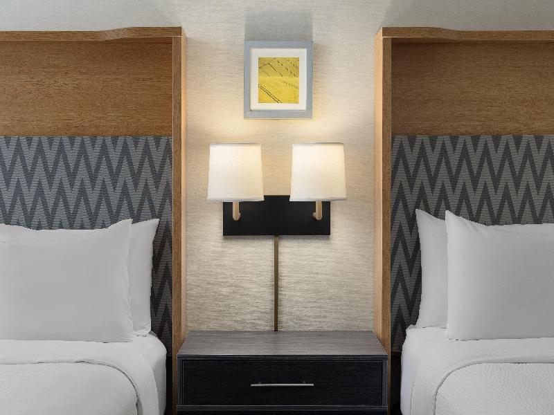 Holiday Inn Hotel & Suites Oakville Bronte IHG image