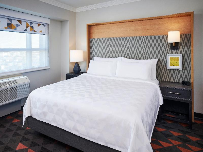 Holiday Inn Hotel & Suites Oakville Bronte IHG image