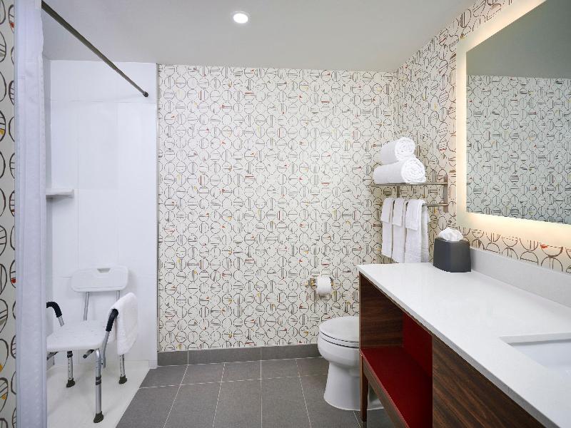 Holiday Inn Hotel & Suites Oakville Bronte IHG image