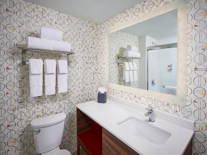 Holiday Inn Hotel & Suites Oakville Bronte IHG image