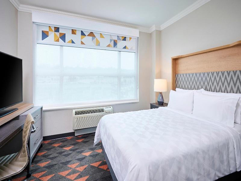 Holiday Inn Hotel & Suites Oakville Bronte IHG image
